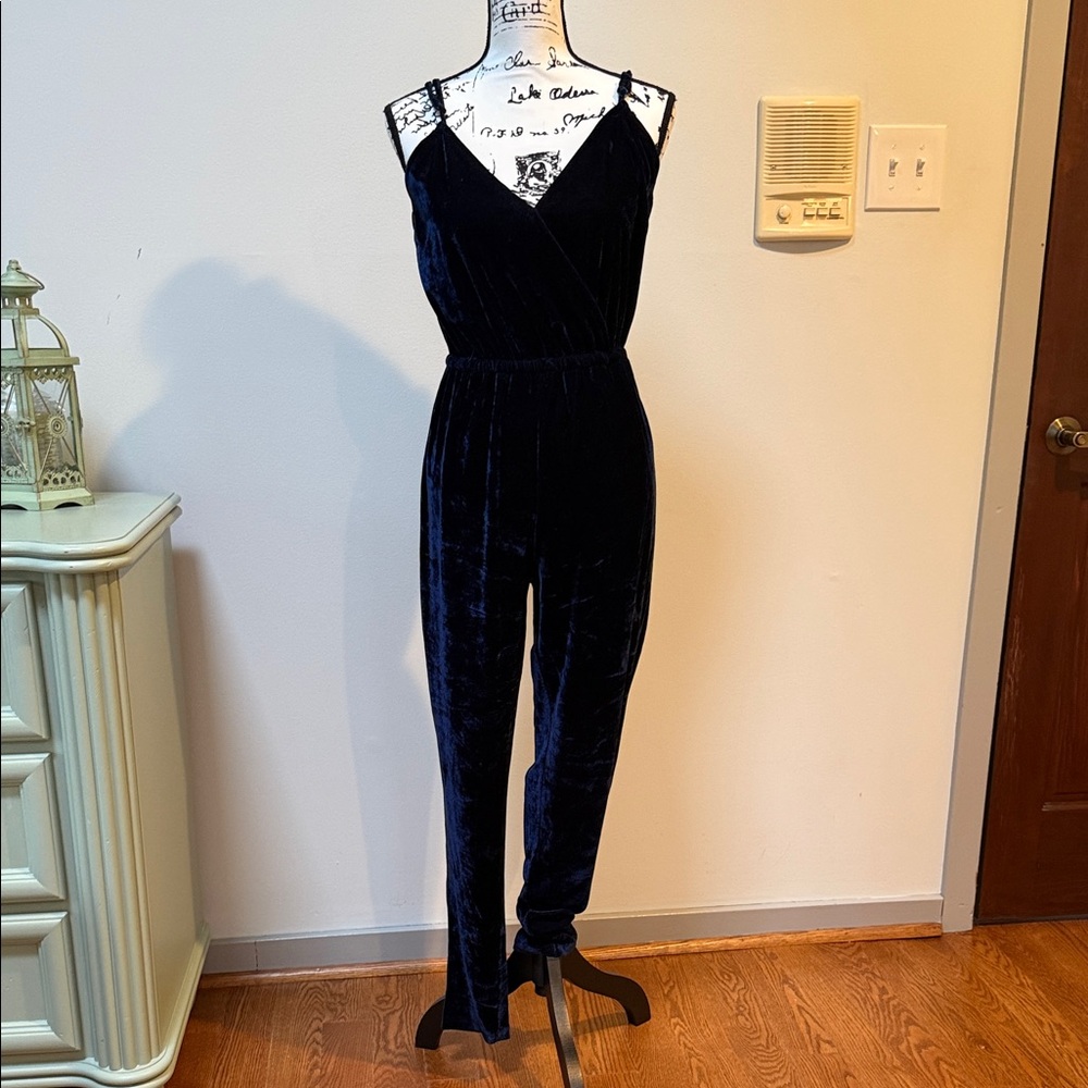 cupcakes & cashmere Velvet Jumpsuit in Navy